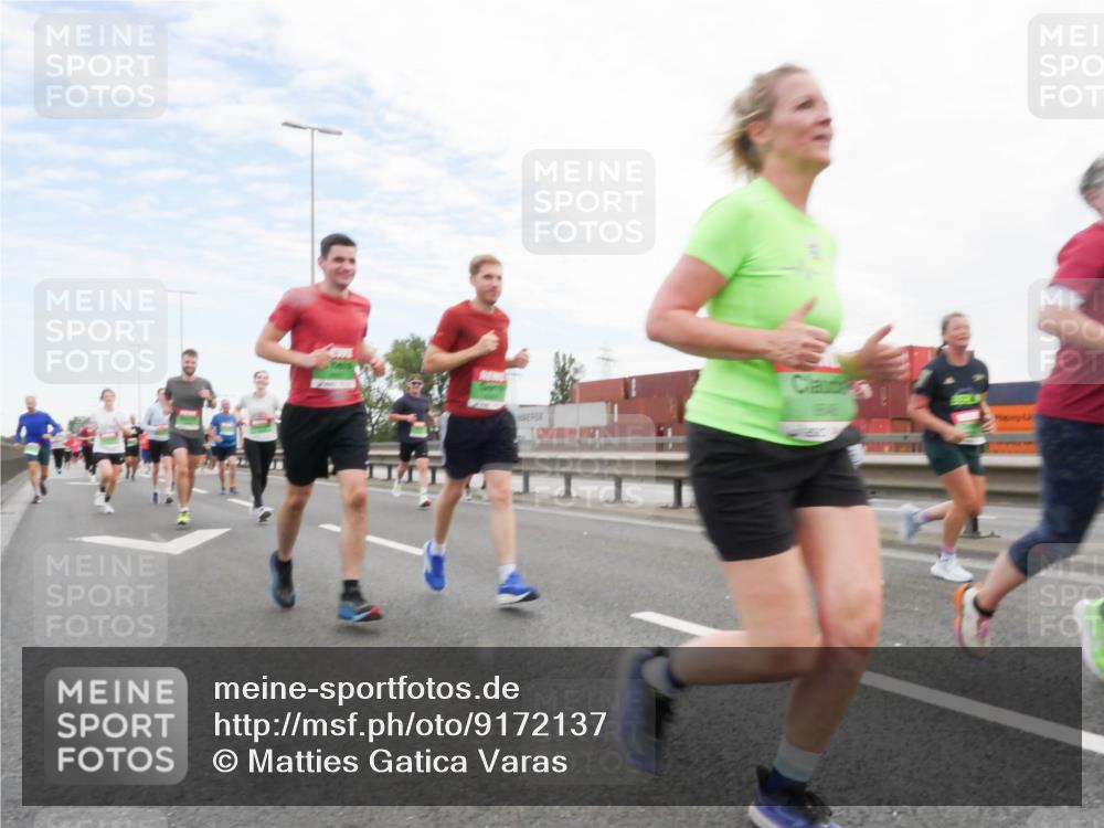 03.10.2025 - Köhlbrandbrückenlauf Matties Gatica Varas http://msf.ph/oto/9172137 03.10.2025 15:19:42 Position 3  meine-sportfotos.de