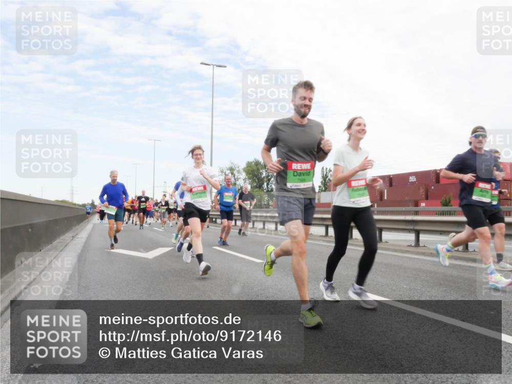03.10.2025 - Köhlbrandbrückenlauf Matties Gatica Varas http://msf.ph/oto/9172146 03.10.2025 15:19:44 Position 3  meine-sportfotos.de