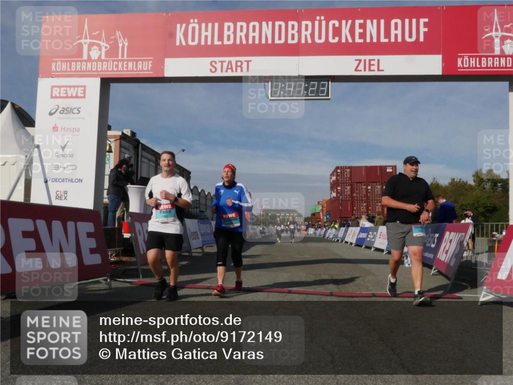 03.10.2025 - Köhlbrandbrückenlauf Matties Gatica Varas http://msf.ph/oto/9172149 03.10.2025 10:41:25 Ziel 3373, 3374 meine-sportfotos.de