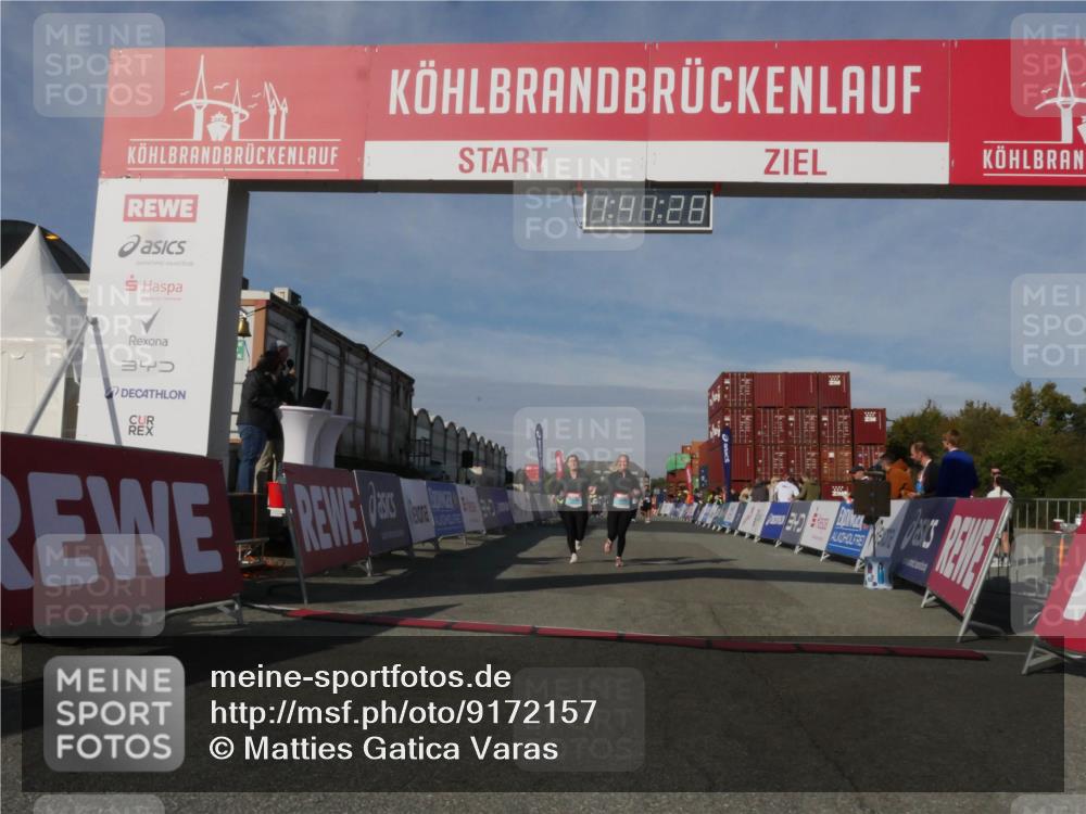03.10.2025 - Köhlbrandbrückenlauf Matties Gatica Varas http://msf.ph/oto/9172157 03.10.2025 10:41:30 Ziel 2199, 2547, 3373, 3374 meine-sportfotos.de