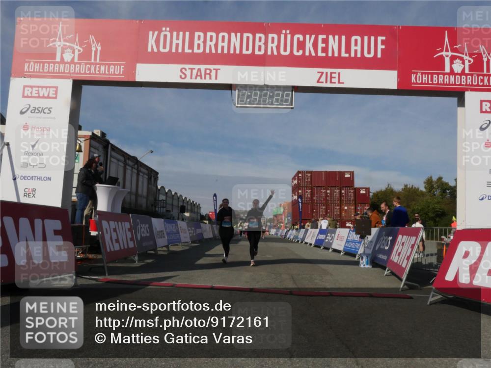 03.10.2025 - Köhlbrandbrückenlauf Matties Gatica Varas http://msf.ph/oto/9172161 03.10.2025 10:41:31 Ziel 2199, 2547, 3373, 3374 meine-sportfotos.de