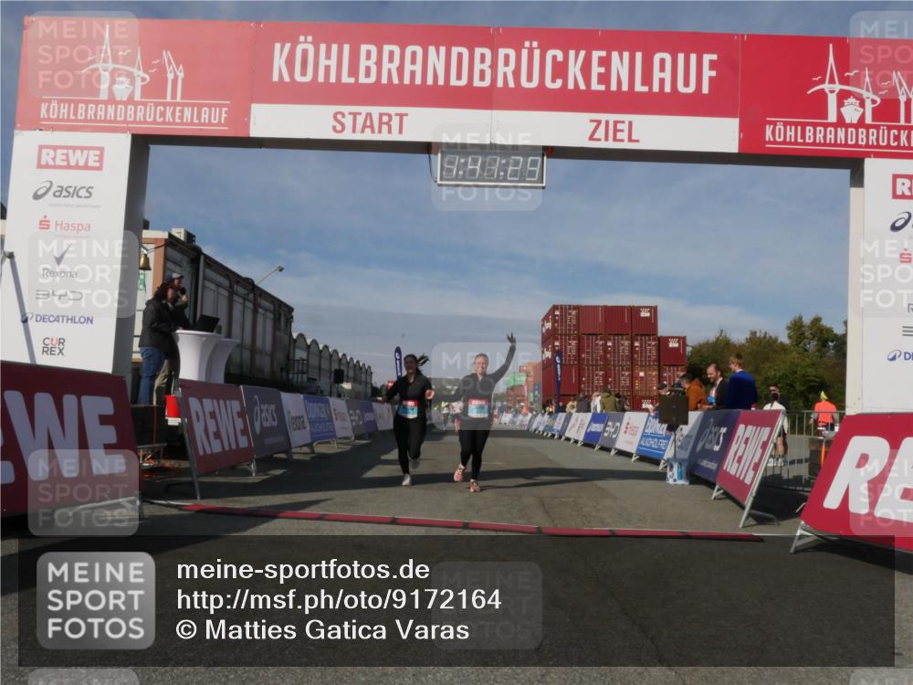 03.10.2025 - Köhlbrandbrückenlauf Matties Gatica Varas http://msf.ph/oto/9172164 03.10.2025 10:41:31 Ziel 2199, 2547, 3373, 3374 meine-sportfotos.de