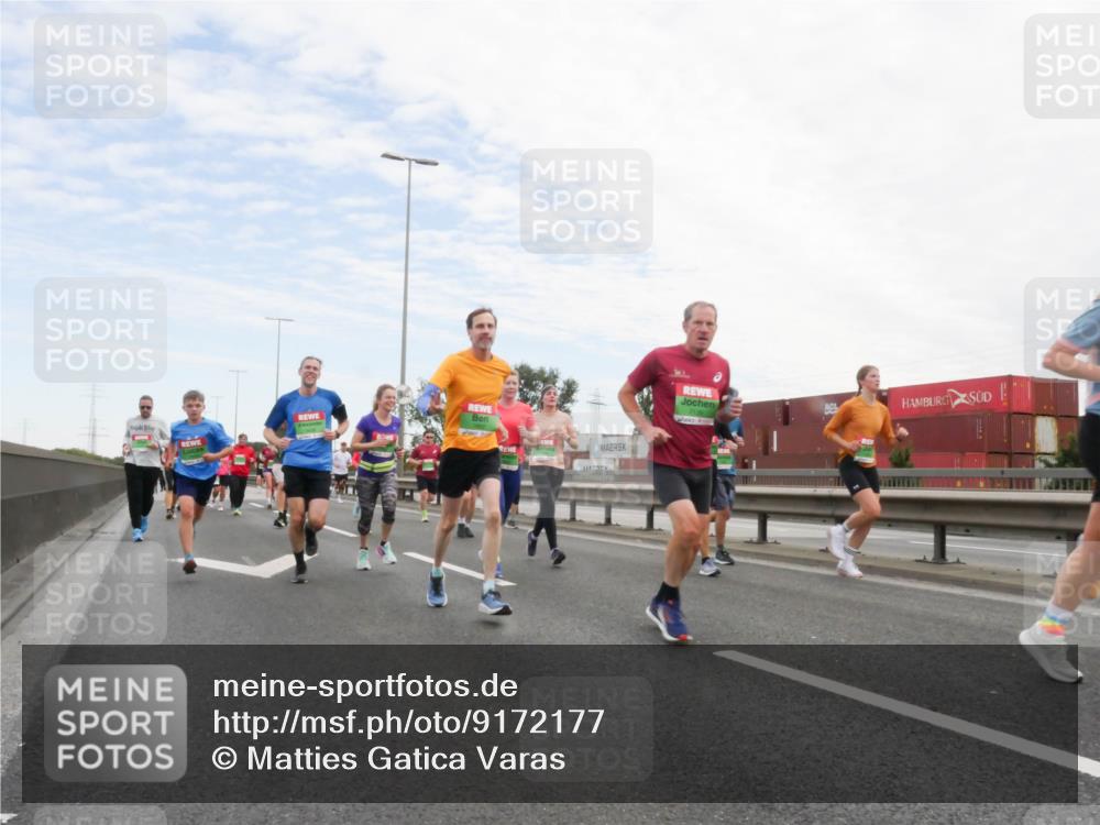 03.10.2025 - Köhlbrandbrückenlauf Matties Gatica Varas http://msf.ph/oto/9172177 03.10.2025 15:19:51 Position 3  meine-sportfotos.de