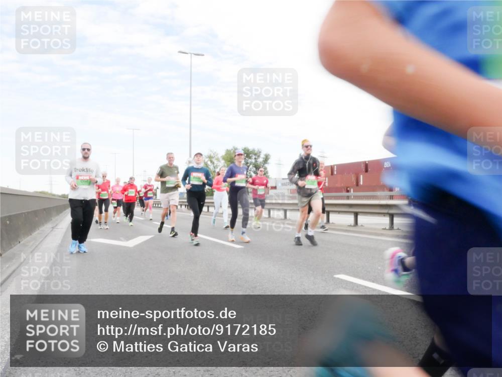 03.10.2025 - Köhlbrandbrückenlauf Matties Gatica Varas http://msf.ph/oto/9172185 03.10.2025 15:19:53 Position 3  meine-sportfotos.de