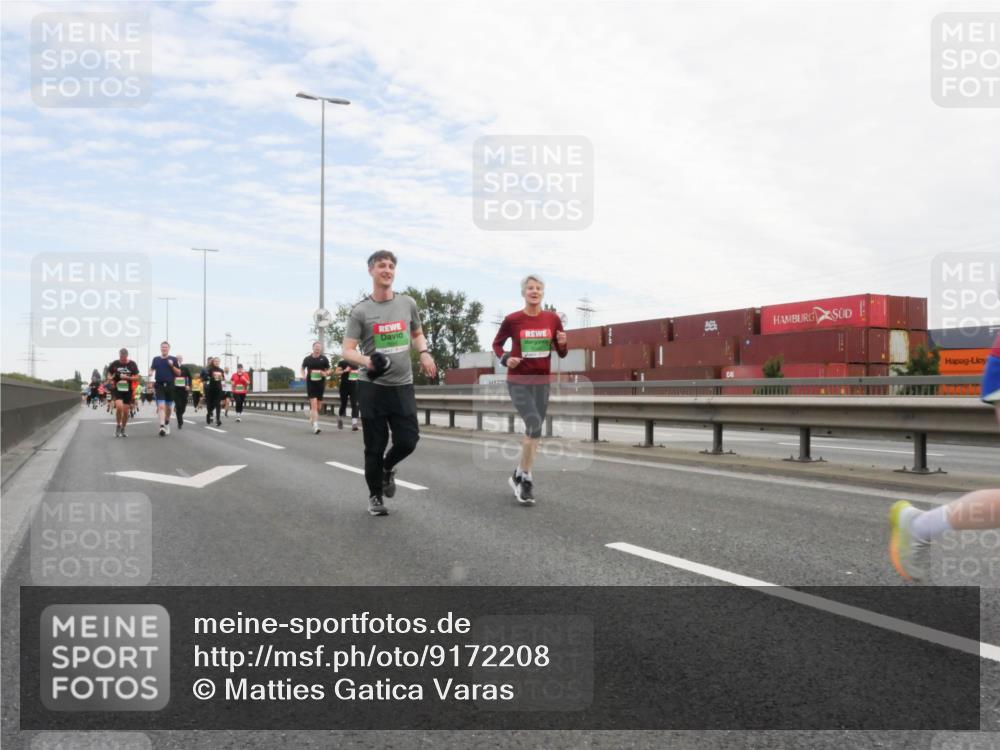 03.10.2025 - Köhlbrandbrückenlauf Matties Gatica Varas http://msf.ph/oto/9172208 03.10.2025 15:19:59 Position 3  meine-sportfotos.de