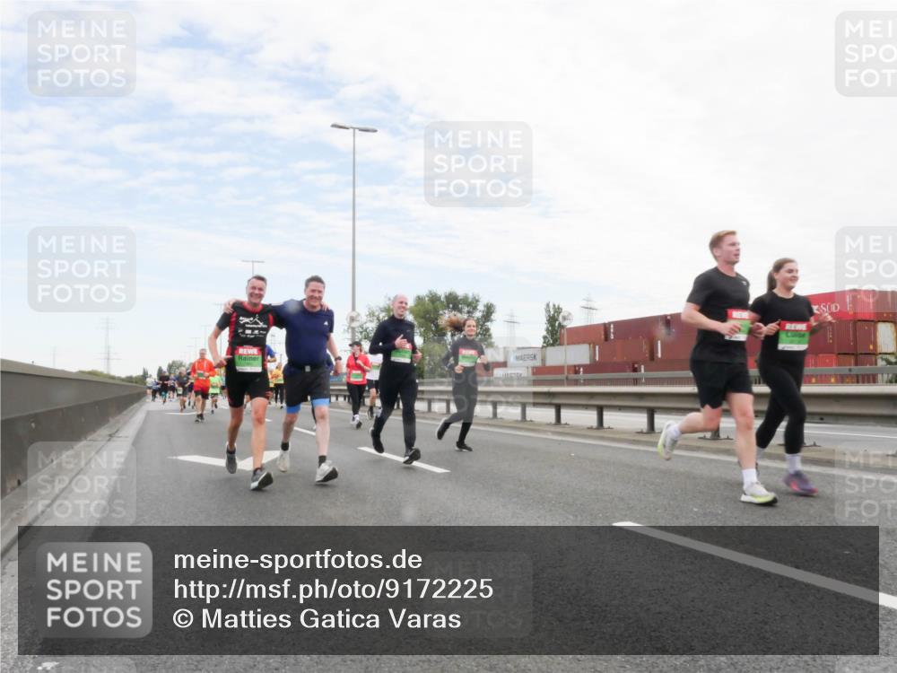 03.10.2025 - Köhlbrandbrückenlauf Matties Gatica Varas http://msf.ph/oto/9172225 03.10.2025 15:20:03 Position 3  meine-sportfotos.de