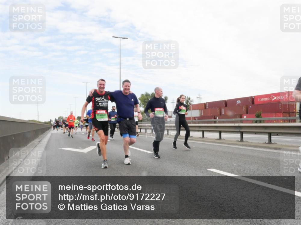 03.10.2025 - Köhlbrandbrückenlauf Matties Gatica Varas http://msf.ph/oto/9172227 03.10.2025 15:20:03 Position 3  meine-sportfotos.de