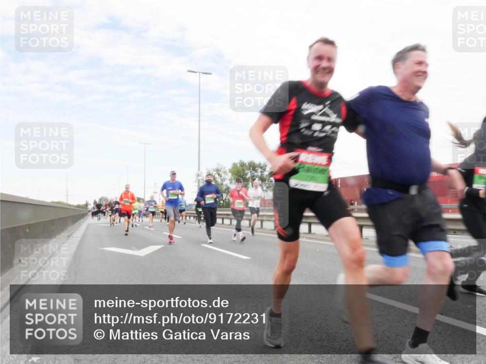03.10.2025 - Köhlbrandbrückenlauf Matties Gatica Varas http://msf.ph/oto/9172231 03.10.2025 15:20:04 Position 3  meine-sportfotos.de