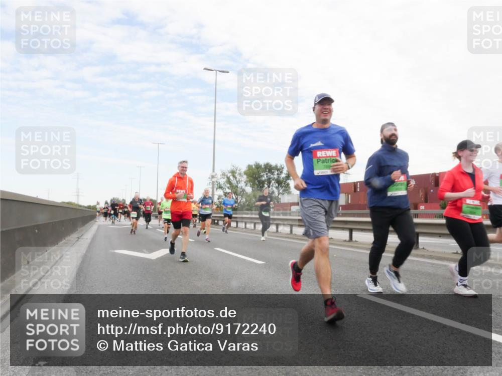 03.10.2025 - Köhlbrandbrückenlauf Matties Gatica Varas http://msf.ph/oto/9172240 03.10.2025 15:20:07 Position 3  meine-sportfotos.de