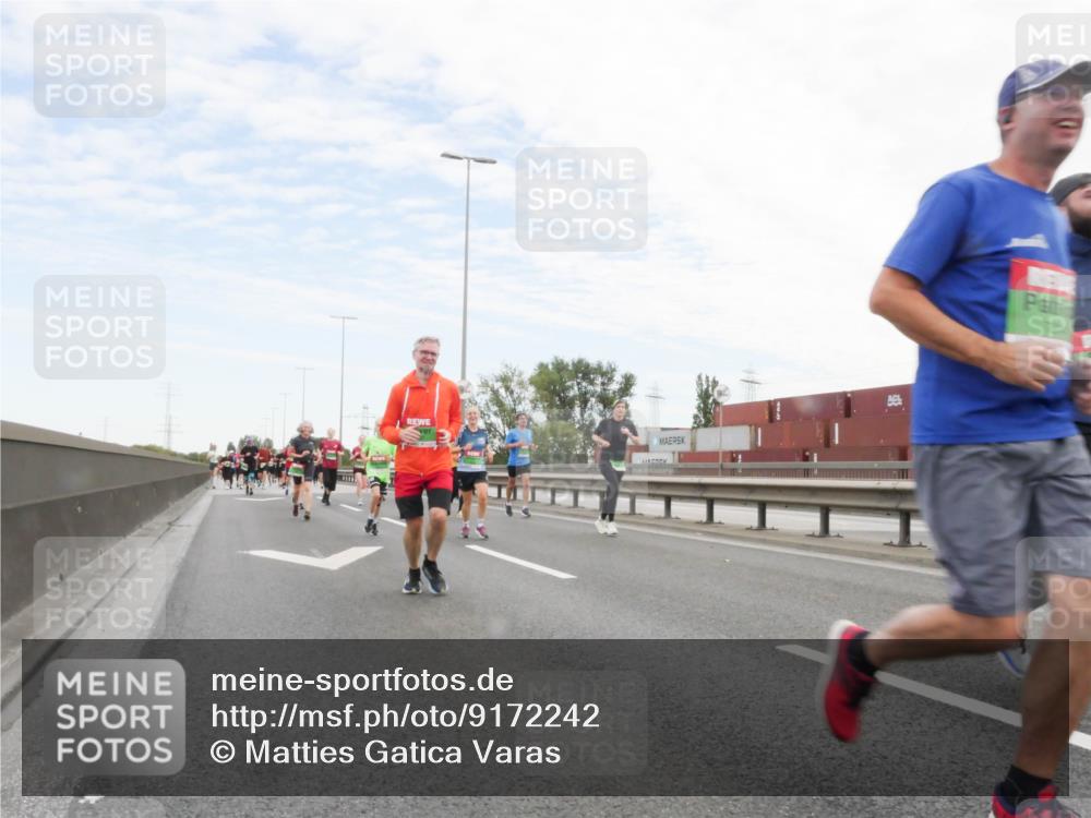03.10.2025 - Köhlbrandbrückenlauf Matties Gatica Varas http://msf.ph/oto/9172242 03.10.2025 15:20:07 Position 3  meine-sportfotos.de