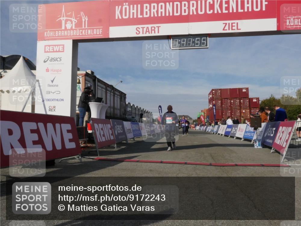 03.10.2025 - Köhlbrandbrückenlauf Matties Gatica Varas http://msf.ph/oto/9172243 03.10.2025 10:41:57 Ziel 2887, 2888, 2988, 3517 meine-sportfotos.de