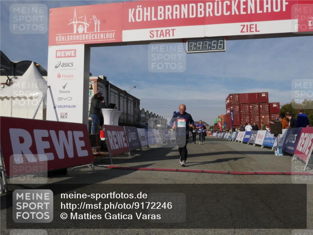 03.10.2025 - Köhlbrandbrückenlauf Matties Gatica Varas http://msf.ph/oto/9172246 03.10.2025 10:41:58 Ziel 2887, 2888, 2988, 3517 meine-sportfotos.de