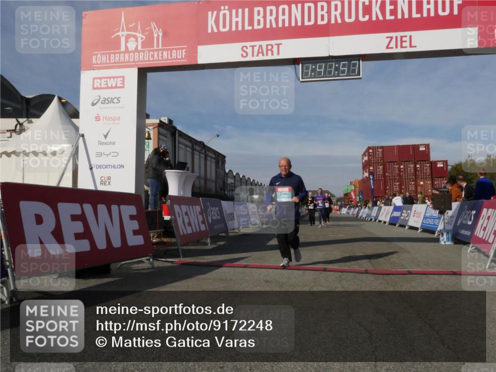03.10.2025 - Köhlbrandbrückenlauf Matties Gatica Varas http://msf.ph/oto/9172248 03.10.2025 10:41:58 Ziel 2887, 2888, 2988, 3517 meine-sportfotos.de