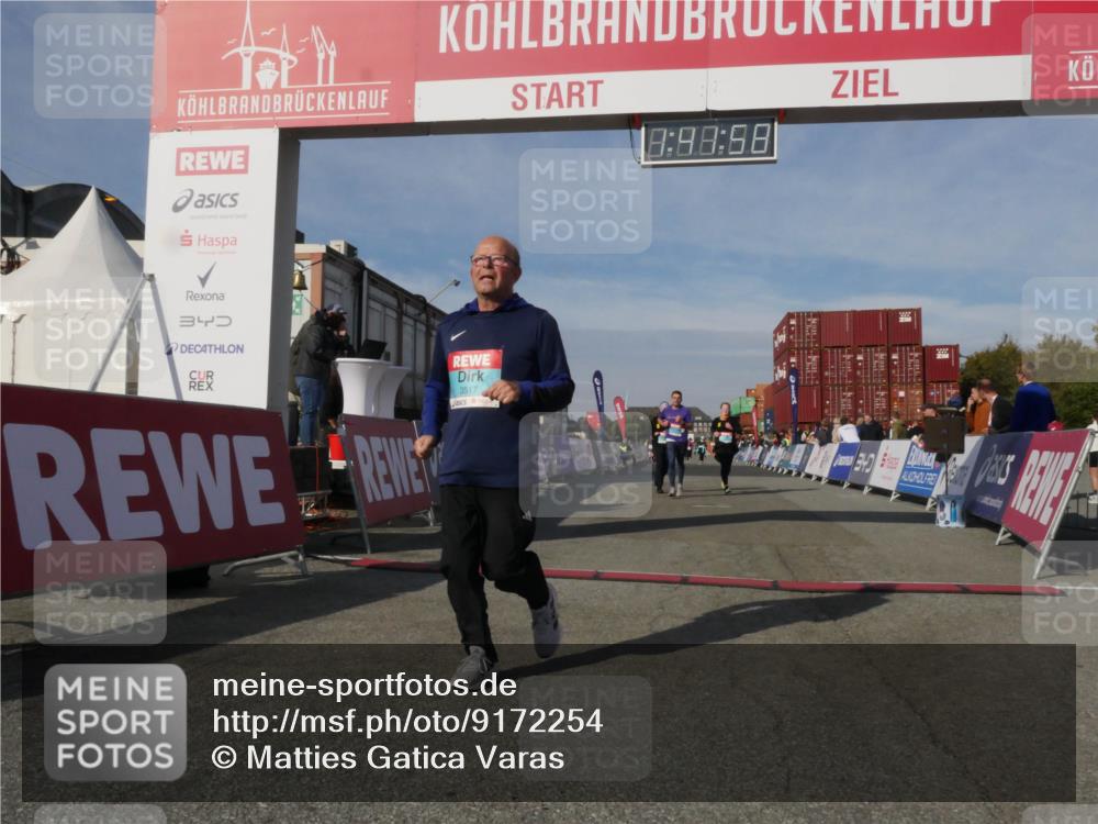 03.10.2025 - Köhlbrandbrückenlauf Matties Gatica Varas http://msf.ph/oto/9172254 03.10.2025 10:42:00 Ziel 2887, 2888, 2988 meine-sportfotos.de