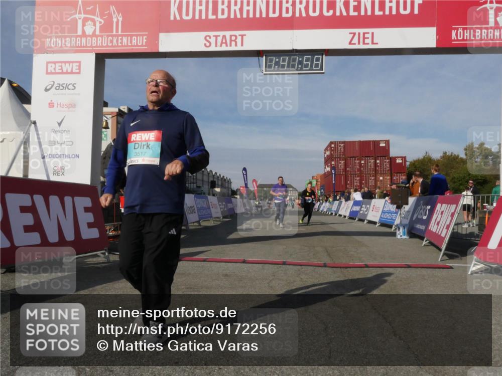 03.10.2025 - Köhlbrandbrückenlauf Matties Gatica Varas http://msf.ph/oto/9172256 03.10.2025 10:42:00 Ziel 2887, 2888, 2988 meine-sportfotos.de