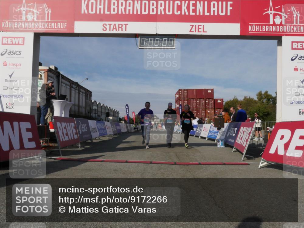 03.10.2025 - Köhlbrandbrückenlauf Matties Gatica Varas http://msf.ph/oto/9172266 03.10.2025 10:42:03 Ziel 2531, 2887, 2888, 2988 meine-sportfotos.de