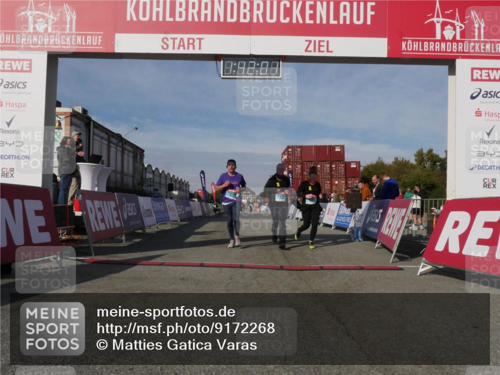 03.10.2025 - Köhlbrandbrückenlauf Matties Gatica Varas http://msf.ph/oto/9172268 03.10.2025 10:42:03 Ziel 2531, 2887, 2888, 2988 meine-sportfotos.de