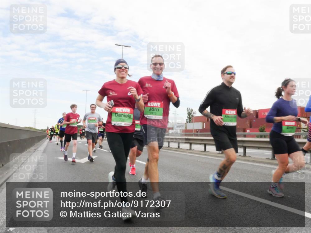 03.10.2025 - Köhlbrandbrückenlauf Matties Gatica Varas http://msf.ph/oto/9172307 03.10.2025 15:20:23 Position 3 7763, 7472, 7467 meine-sportfotos.de