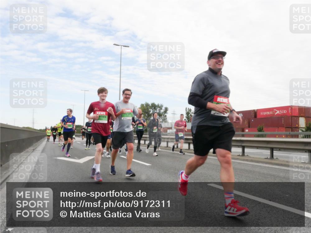 03.10.2025 - Köhlbrandbrückenlauf Matties Gatica Varas http://msf.ph/oto/9172311 03.10.2025 15:20:24 Position 3  meine-sportfotos.de