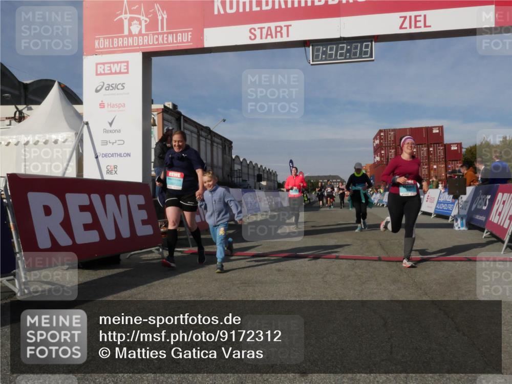 03.10.2025 - Köhlbrandbrückenlauf Matties Gatica Varas http://msf.ph/oto/9172312 03.10.2025 10:42:21 Ziel 2178, 2179, 2277, 2278, 2429, 2488, 2515, 2603, 3070, 3284 meine-sportfotos.de