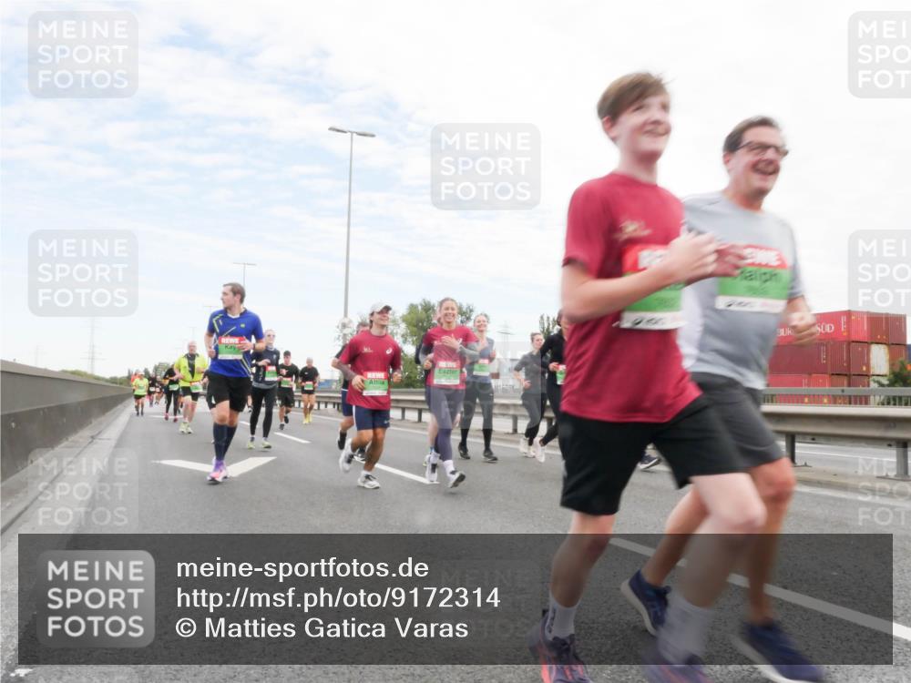03.10.2025 - Köhlbrandbrückenlauf Matties Gatica Varas http://msf.ph/oto/9172314 03.10.2025 15:20:25 Position 3  meine-sportfotos.de
