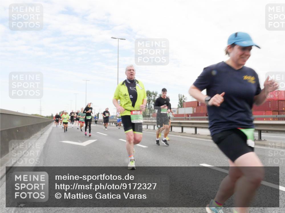 03.10.2025 - Köhlbrandbrückenlauf Matties Gatica Varas http://msf.ph/oto/9172327 03.10.2025 15:20:29 Position 3 9701, 35 meine-sportfotos.de