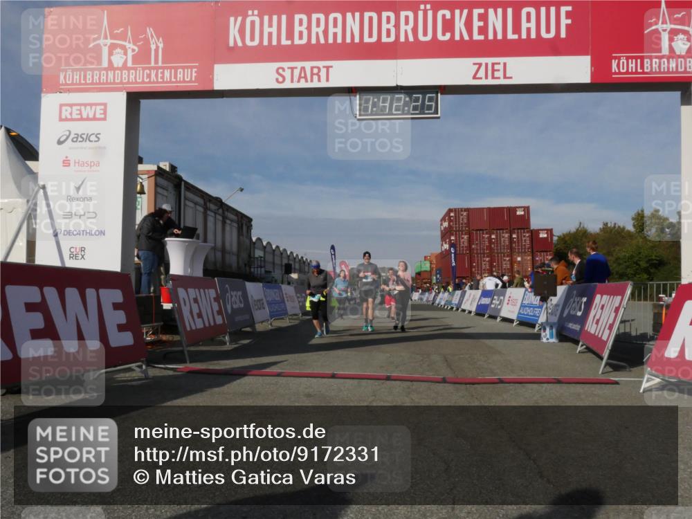 03.10.2025 - Köhlbrandbrückenlauf Matties Gatica Varas http://msf.ph/oto/9172331 03.10.2025 10:42:27 Ziel 2178, 2179, 2277, 2278, 2515, 2603, 3070 meine-sportfotos.de