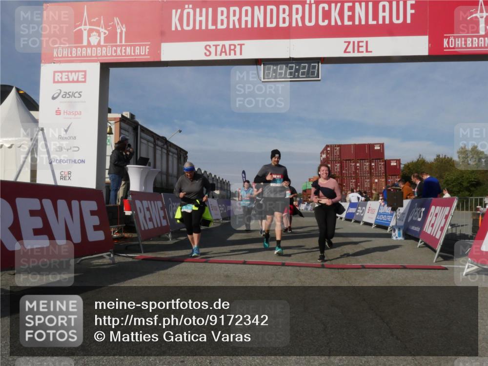 03.10.2025 - Köhlbrandbrückenlauf Matties Gatica Varas http://msf.ph/oto/9172342 03.10.2025 10:42:29 Ziel 2178, 2179, 2277, 2278, 2515, 2603, 3070 meine-sportfotos.de