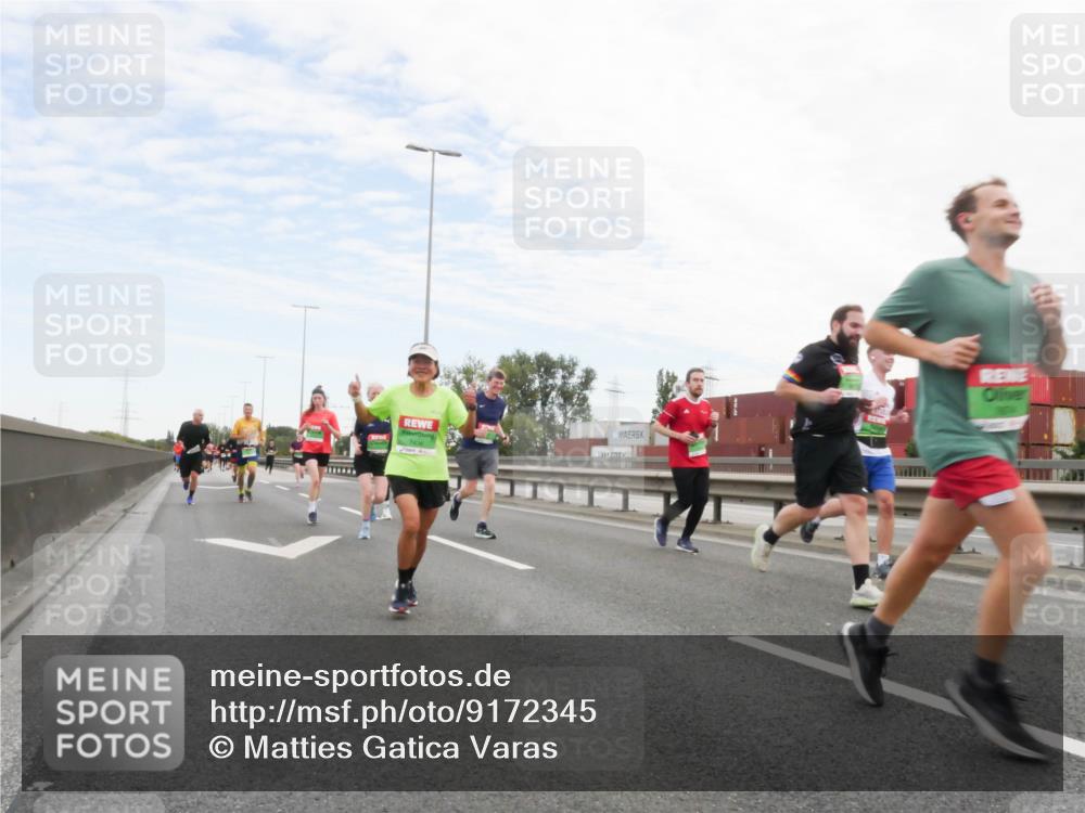 03.10.2025 - Köhlbrandbrückenlauf Matties Gatica Varas http://msf.ph/oto/9172345 03.10.2025 15:20:33 Position 3  meine-sportfotos.de