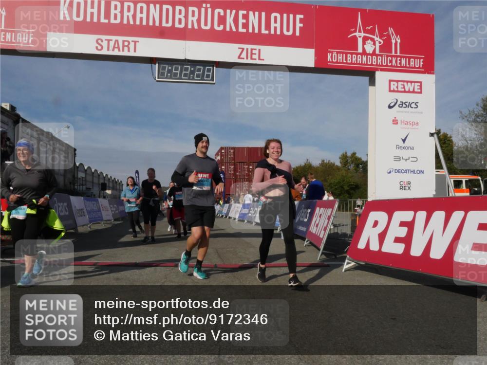 03.10.2025 - Köhlbrandbrückenlauf Matties Gatica Varas http://msf.ph/oto/9172346 03.10.2025 10:42:30 Ziel 2178, 2179, 2515, 3070 meine-sportfotos.de