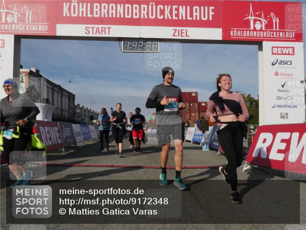 03.10.2025 - Köhlbrandbrückenlauf Matties Gatica Varas http://msf.ph/oto/9172348 03.10.2025 10:42:30 Ziel 2178, 2179, 2515, 3070 meine-sportfotos.de