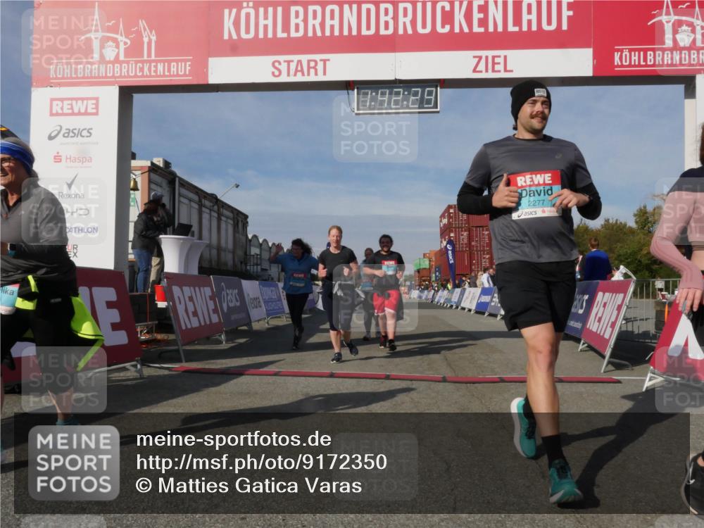 03.10.2025 - Köhlbrandbrückenlauf Matties Gatica Varas http://msf.ph/oto/9172350 03.10.2025 10:42:31 Ziel 2178, 2179, 2515, 3070 meine-sportfotos.de