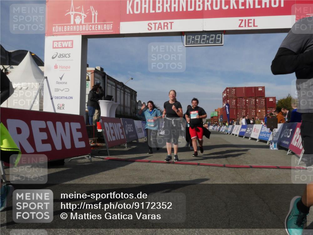 03.10.2025 - Köhlbrandbrückenlauf Matties Gatica Varas http://msf.ph/oto/9172352 03.10.2025 10:42:31 Ziel 2178, 2179, 2515, 3070 meine-sportfotos.de