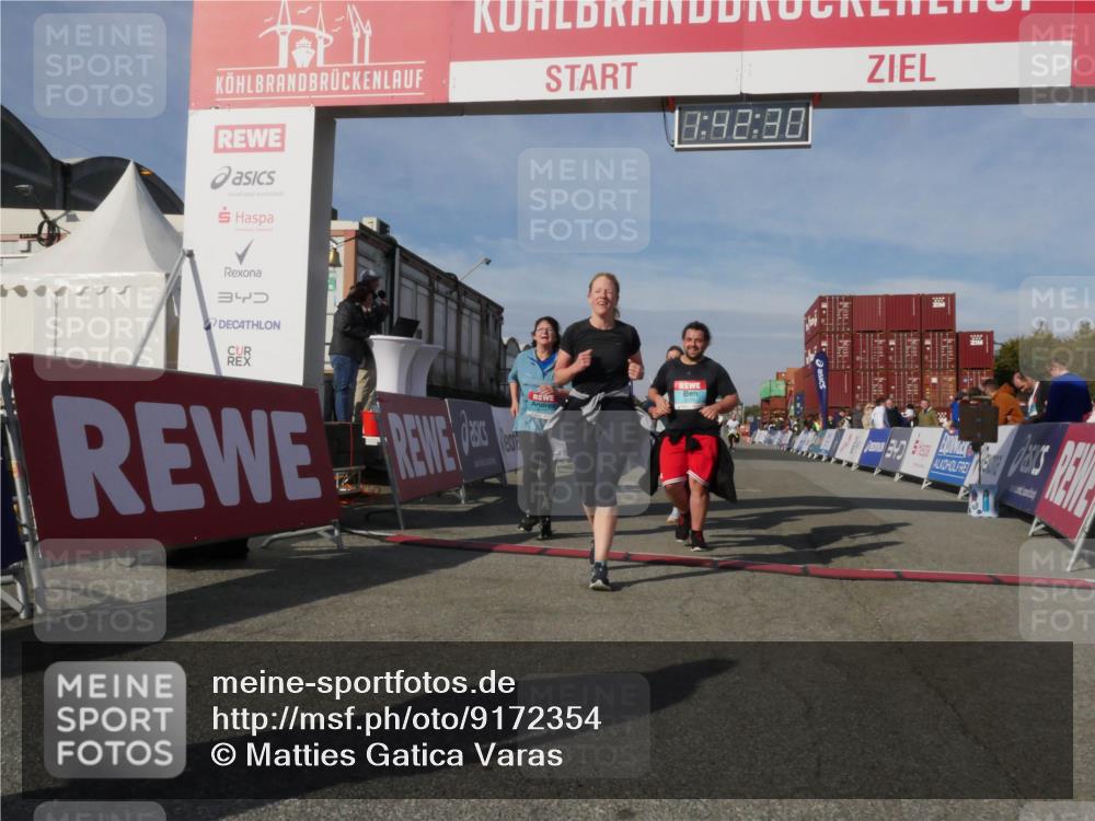 03.10.2025 - Köhlbrandbrückenlauf Matties Gatica Varas http://msf.ph/oto/9172354 03.10.2025 10:42:32 Ziel 2178, 2179, 2515 meine-sportfotos.de