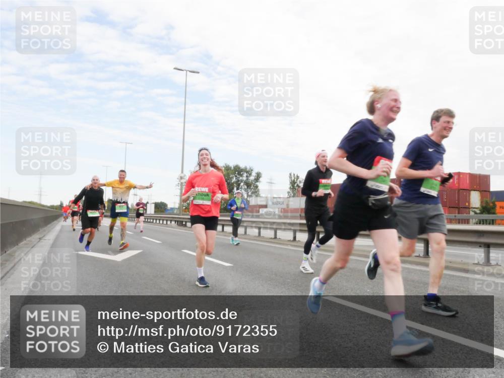 03.10.2025 - Köhlbrandbrückenlauf Matties Gatica Varas http://msf.ph/oto/9172355 03.10.2025 15:20:35 Position 3  meine-sportfotos.de