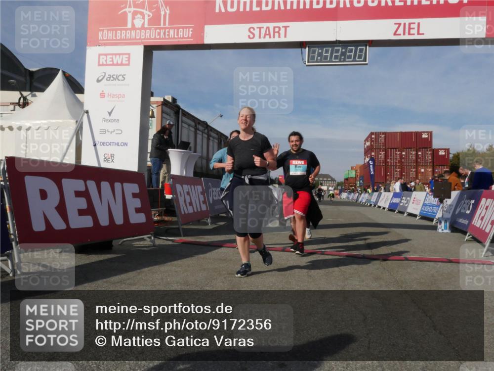 03.10.2025 - Köhlbrandbrückenlauf Matties Gatica Varas http://msf.ph/oto/9172356 03.10.2025 10:42:32 Ziel 2178, 2179, 2515 meine-sportfotos.de