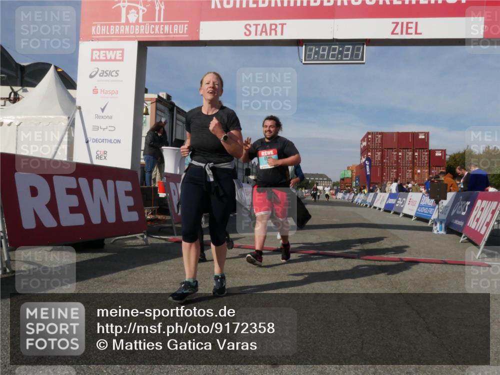 03.10.2025 - Köhlbrandbrückenlauf Matties Gatica Varas http://msf.ph/oto/9172358 03.10.2025 10:42:33 Ziel 3547, 3548 meine-sportfotos.de