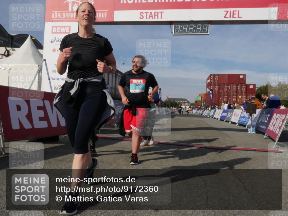 03.10.2025 - Köhlbrandbrückenlauf Matties Gatica Varas http://msf.ph/oto/9172360 03.10.2025 10:42:33 Ziel 3547, 3548 meine-sportfotos.de
