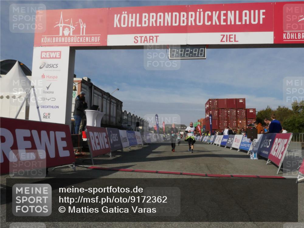 03.10.2025 - Köhlbrandbrückenlauf Matties Gatica Varas http://msf.ph/oto/9172362 03.10.2025 10:42:42 Ziel 2898, 2899, 3547, 3548 meine-sportfotos.de