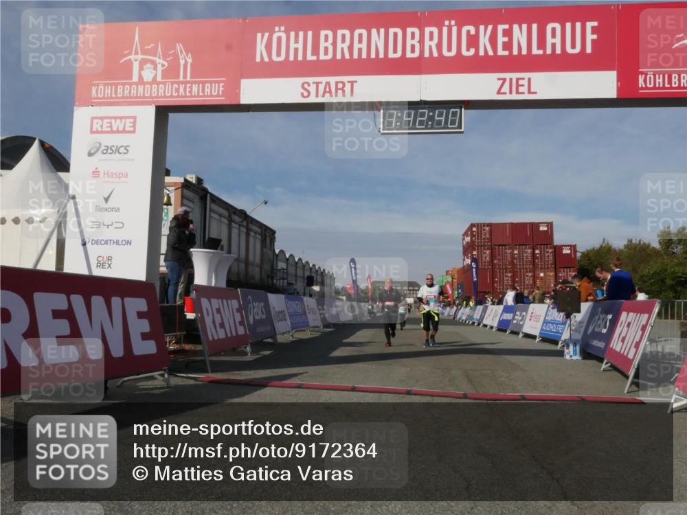 03.10.2025 - Köhlbrandbrückenlauf Matties Gatica Varas http://msf.ph/oto/9172364 03.10.2025 10:42:42 Ziel 2898, 2899, 3547, 3548 meine-sportfotos.de
