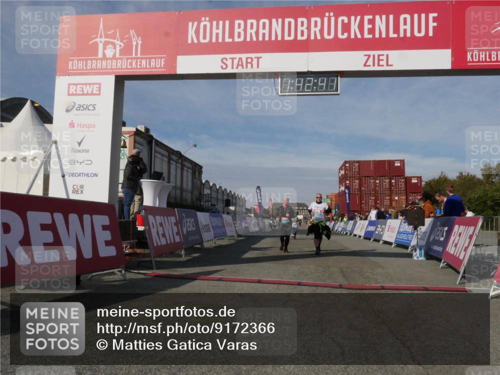 03.10.2025 - Köhlbrandbrückenlauf Matties Gatica Varas http://msf.ph/oto/9172366 03.10.2025 10:42:43 Ziel 2898, 2899, 3547, 3548 meine-sportfotos.de