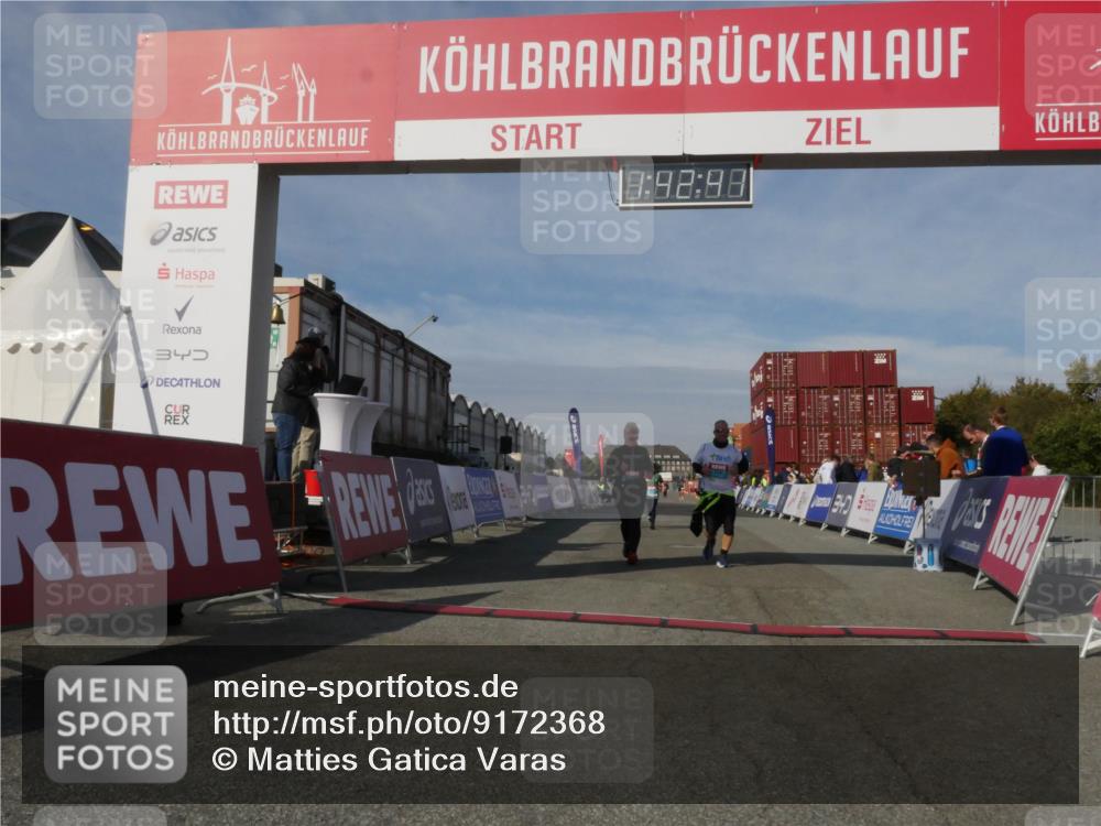 03.10.2025 - Köhlbrandbrückenlauf Matties Gatica Varas http://msf.ph/oto/9172368 03.10.2025 10:42:43 Ziel 2898, 2899, 3547, 3548 meine-sportfotos.de
