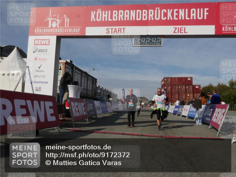03.10.2025 - Köhlbrandbrückenlauf Matties Gatica Varas http://msf.ph/oto/9172372 03.10.2025 10:42:44 Ziel 2898, 2899, 3547, 3548 meine-sportfotos.de