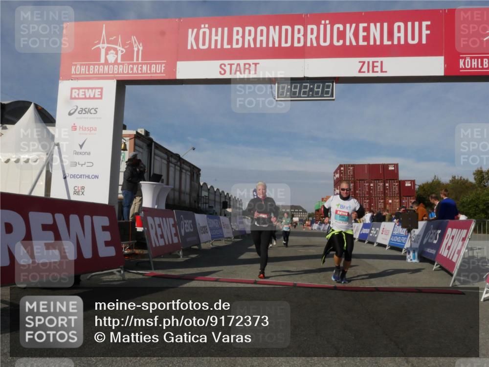 03.10.2025 - Köhlbrandbrückenlauf Matties Gatica Varas http://msf.ph/oto/9172373 03.10.2025 10:42:45 Ziel 2898, 2899, 3547, 3548 meine-sportfotos.de