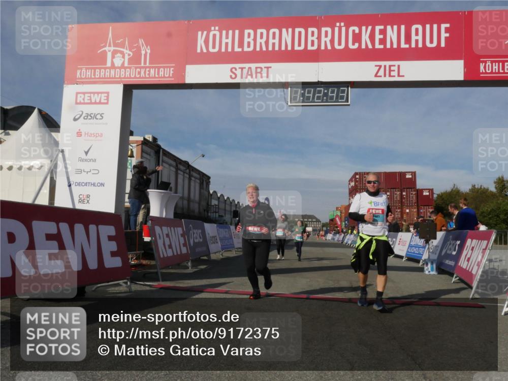 03.10.2025 - Köhlbrandbrückenlauf Matties Gatica Varas http://msf.ph/oto/9172375 03.10.2025 10:42:45 Ziel 2898, 2899, 3547, 3548 meine-sportfotos.de