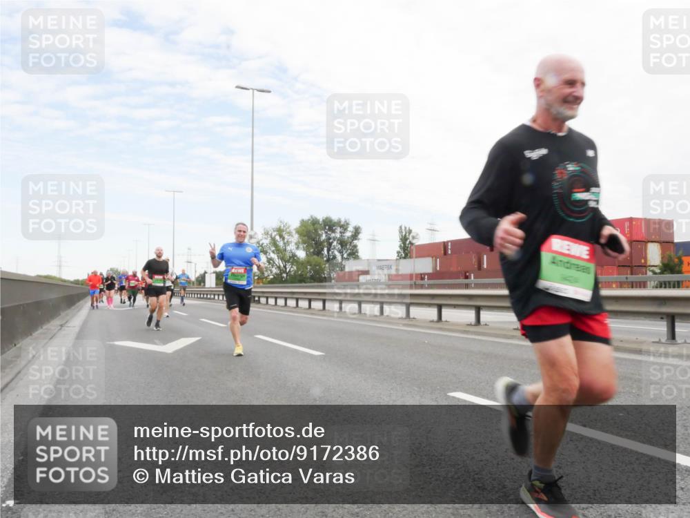 03.10.2025 - Köhlbrandbrückenlauf Matties Gatica Varas http://msf.ph/oto/9172386 03.10.2025 15:20:43 Position 3  meine-sportfotos.de