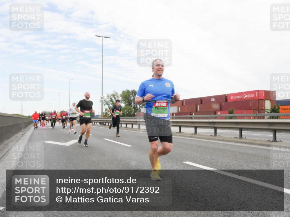 03.10.2025 - Köhlbrandbrückenlauf Matties Gatica Varas http://msf.ph/oto/9172392 03.10.2025 15:20:44 Position 3  meine-sportfotos.de