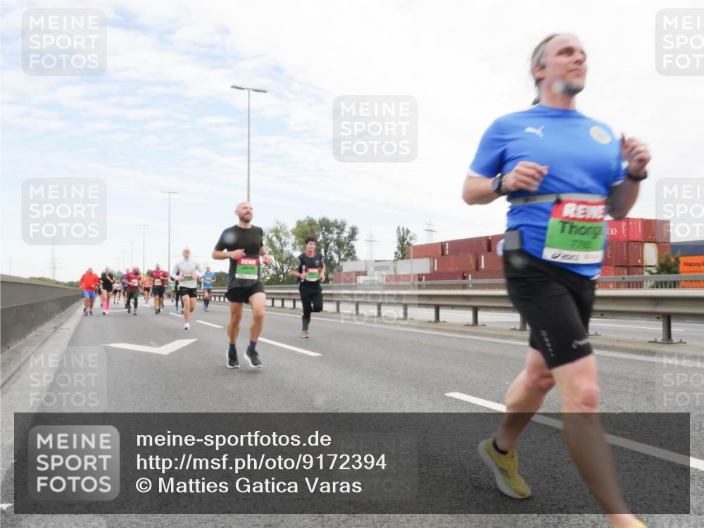 03.10.2025 - Köhlbrandbrückenlauf Matties Gatica Varas http://msf.ph/oto/9172394 03.10.2025 15:20:45 Position 3 7722 meine-sportfotos.de