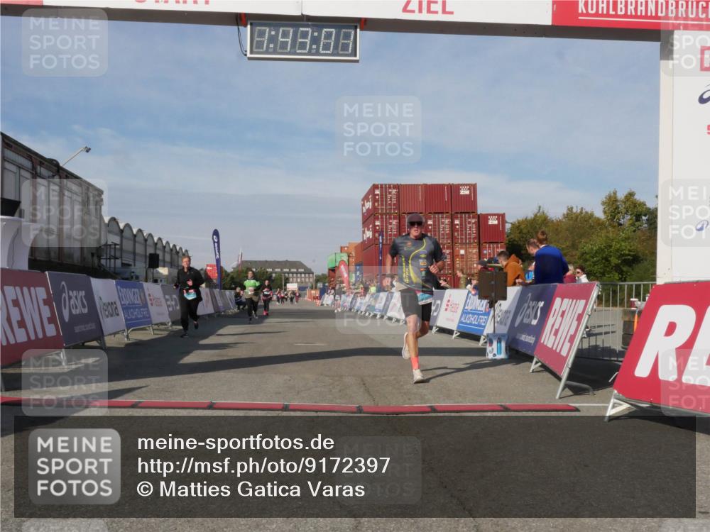 03.10.2025 - Köhlbrandbrückenlauf Matties Gatica Varas http://msf.ph/oto/9172397 03.10.2025 10:43:03 Ziel 2226, 3131, 3283, 3623, 3649 meine-sportfotos.de