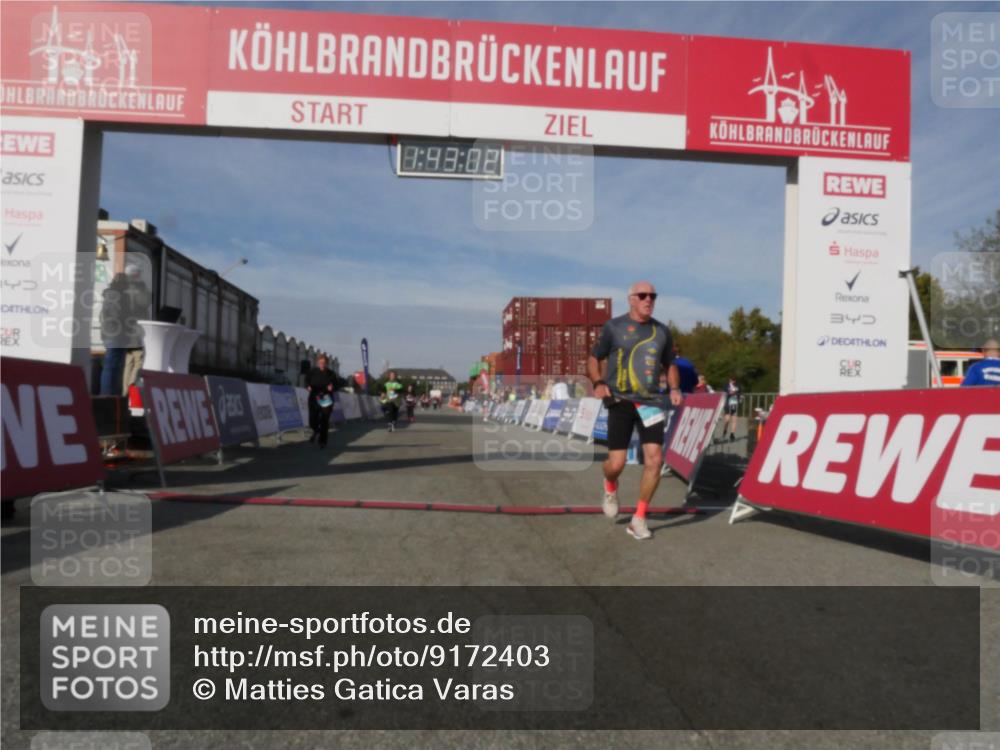 03.10.2025 - Köhlbrandbrückenlauf Matties Gatica Varas http://msf.ph/oto/9172403 03.10.2025 10:43:04 Ziel 2226, 3131, 3623, 3649 meine-sportfotos.de